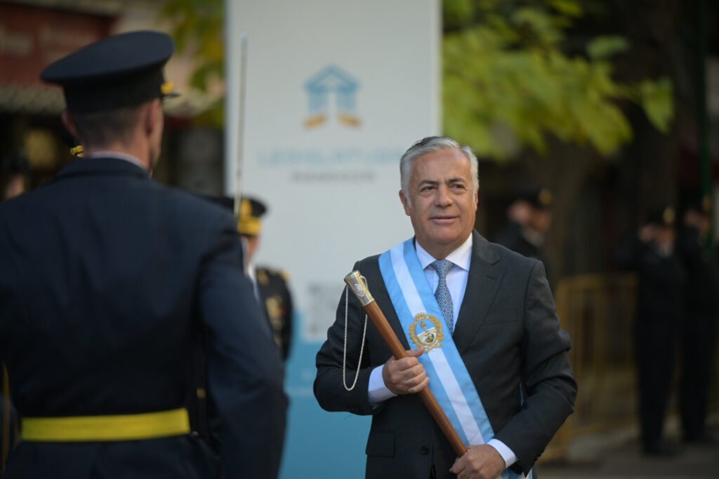 Alfredo Cornejo llegó a la Legislatura para inaugurar el periodo de sesiones ordinarias